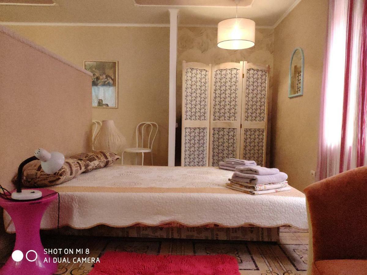 Apartments Domovik Latorichnaya,3 Мукачево Экстерьер фото